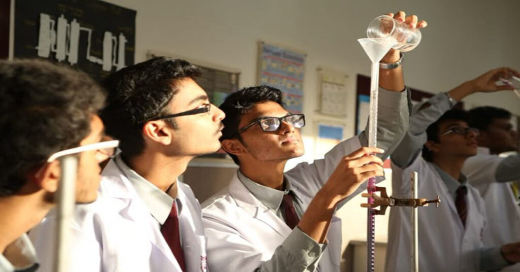 ఏపీ ఇంటర్ విద్యార్థులకు అలర్ట్: ప్రాక్టికల్స్ & పబ్లిక్ పరీక్షల్లో కొత్త రూల్